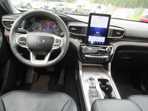 Used 2023 Ford Explorer Limited w/ Limited Technology Package AWD/4WD image 18