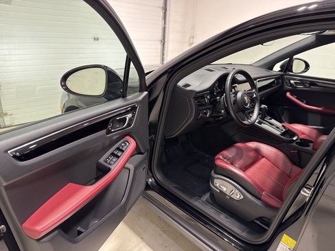 Used 2025 Porsche Macan Turbo image 13