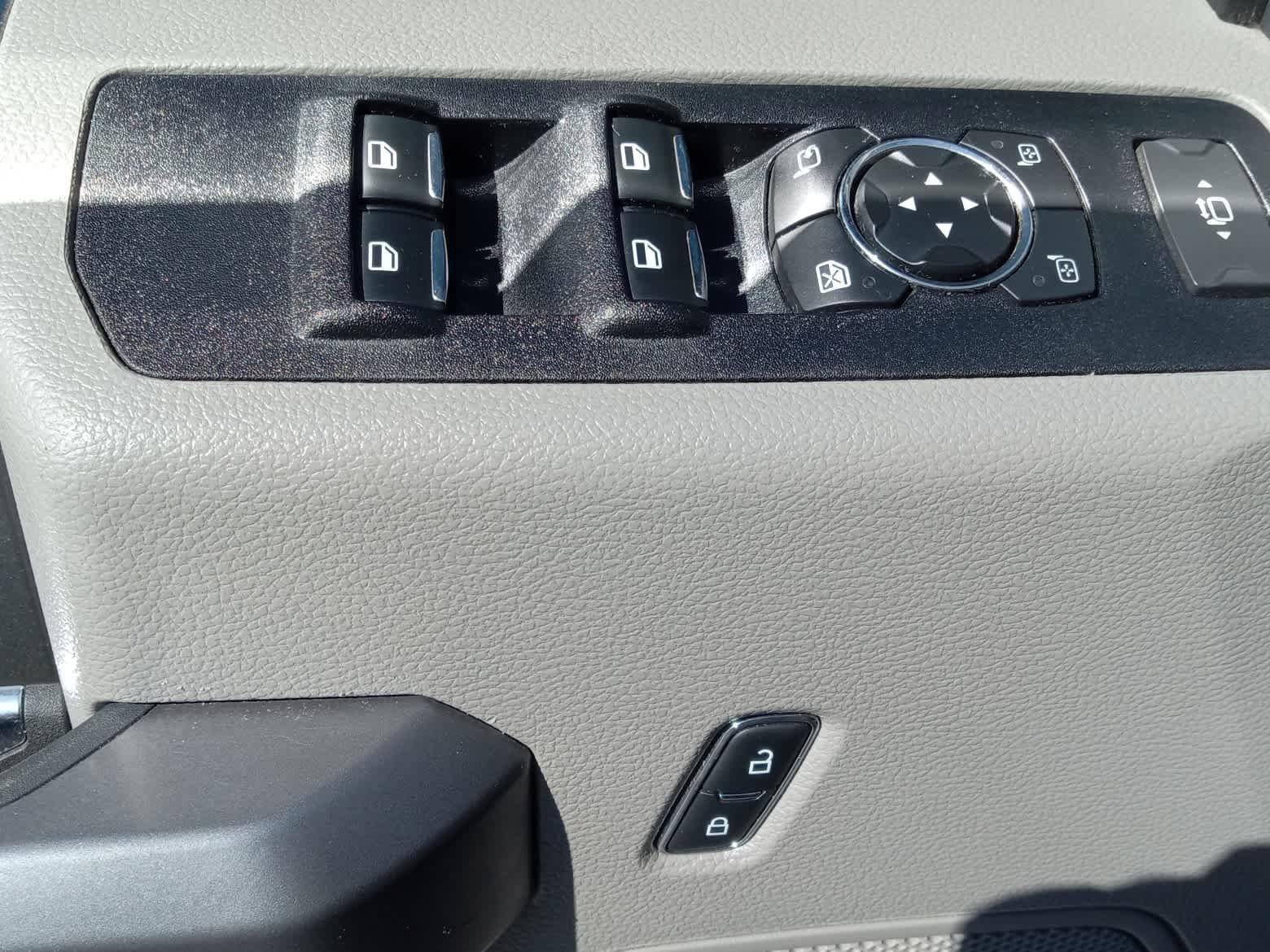Used 2022 Ford F250 XLT w/ XLT Premium Package AWD/4WD image 19