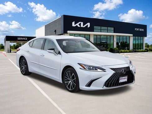 Used 2023 Lexus ES 350 w/ Premium Package FWD image 3