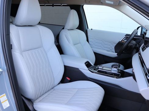 Used 2025 Mitsubishi Outlander SEL image 5