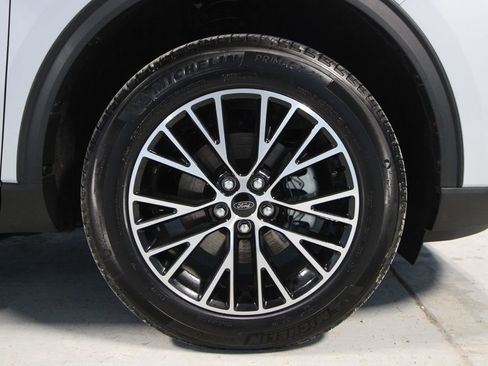 Used 2025 Ford Escape SE image 31