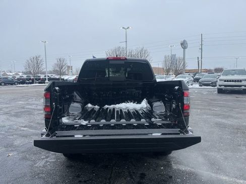 Used 2025 Nissan Frontier PRO-4X image 8