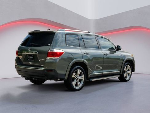 Used 2012 Toyota Highlander Limited w/ Tow Pkg FWD image 5