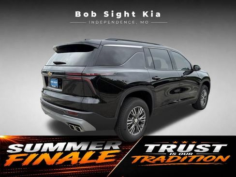 Used 2025 Chevrolet Traverse LT AWD/4WD image 12