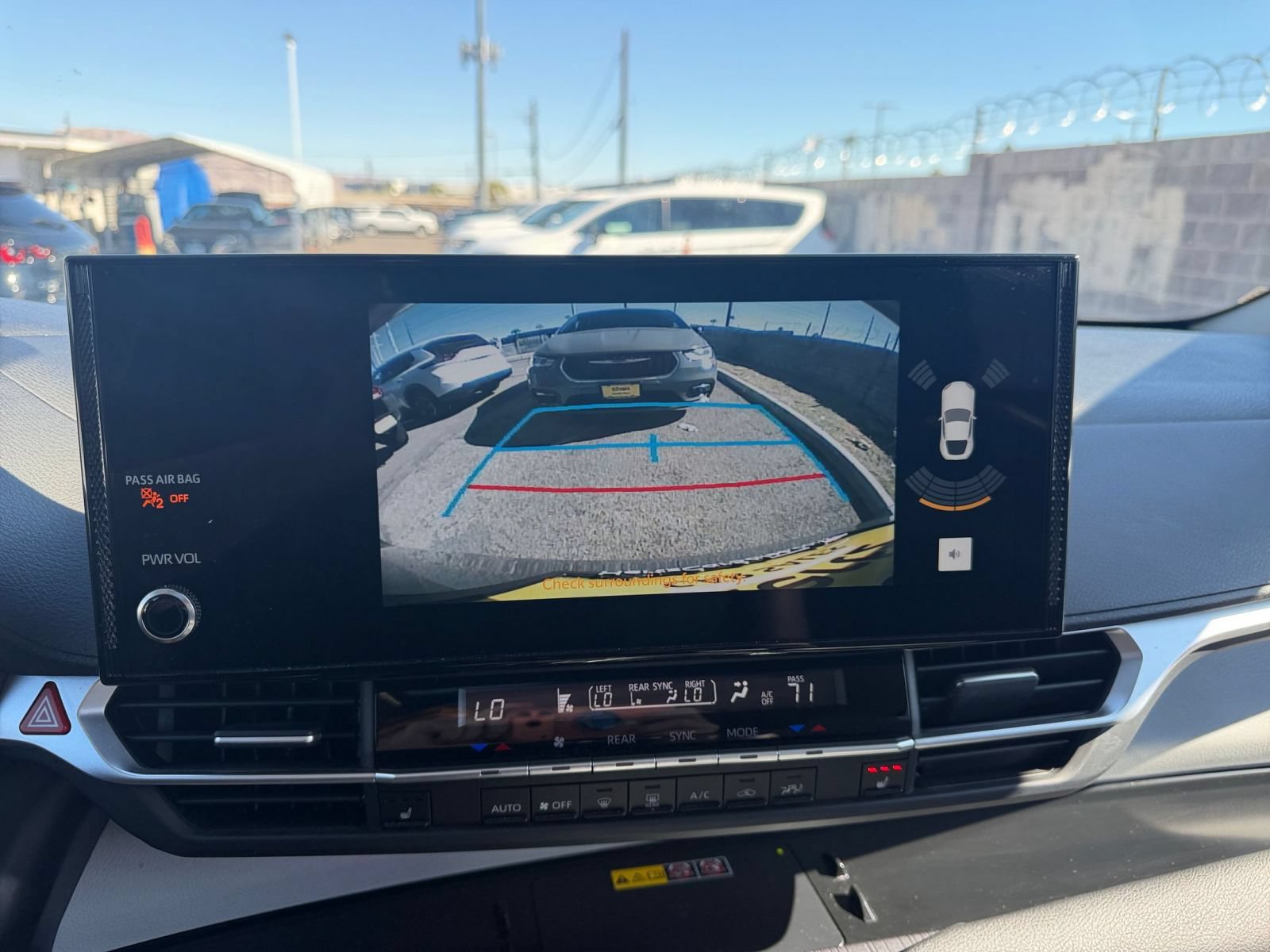 Used 2025 Toyota Sienna XLE FWD image 25