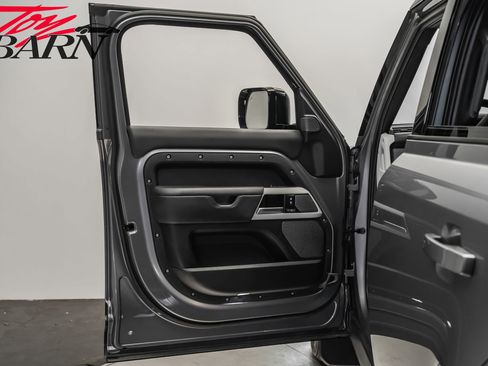 Used 2023 Land Rover Defender 110 X-Dynamic SE image 19