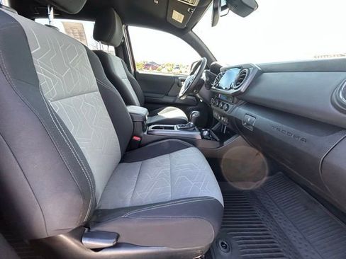 Used 2023 Toyota Tacoma TRD Off-Road w/ Technology Package AWD/4WD image 19