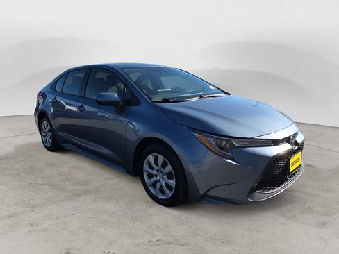 Used 2022 Toyota Corolla LE FWD image 3