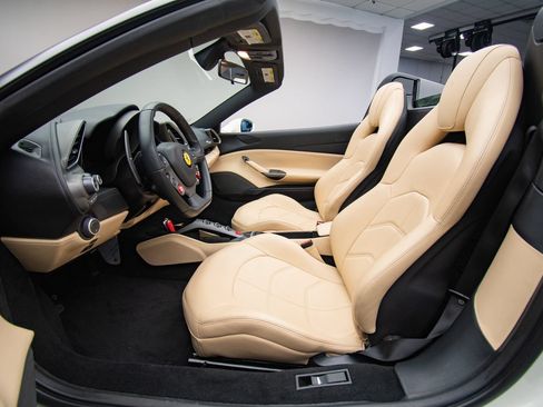 Used 2018 Ferrari 488 Spider RWD image 19
