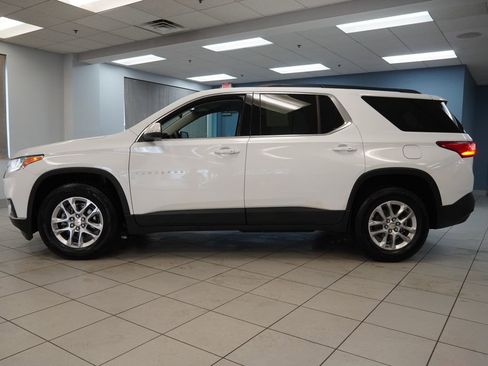 Used 2021 Chevrolet Traverse LT image 2