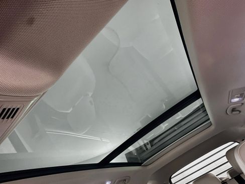 Used 2019 Volkswagen Tiguan SE w/ Panoramic Sunroof Package FWD image 25