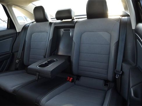 Certified 2025 Volkswagen Jetta SE w/ Sunroof Package image 23