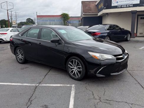 Used 2017 Toyota Camry XSE w/ Moonroof Package FWD image 11
