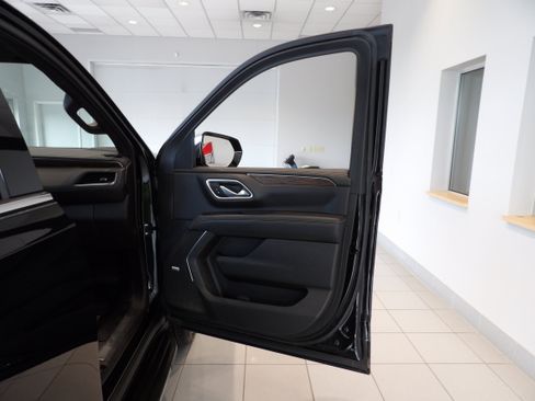 Used 2021 Chevrolet Suburban Premier AWD/4WD image 27