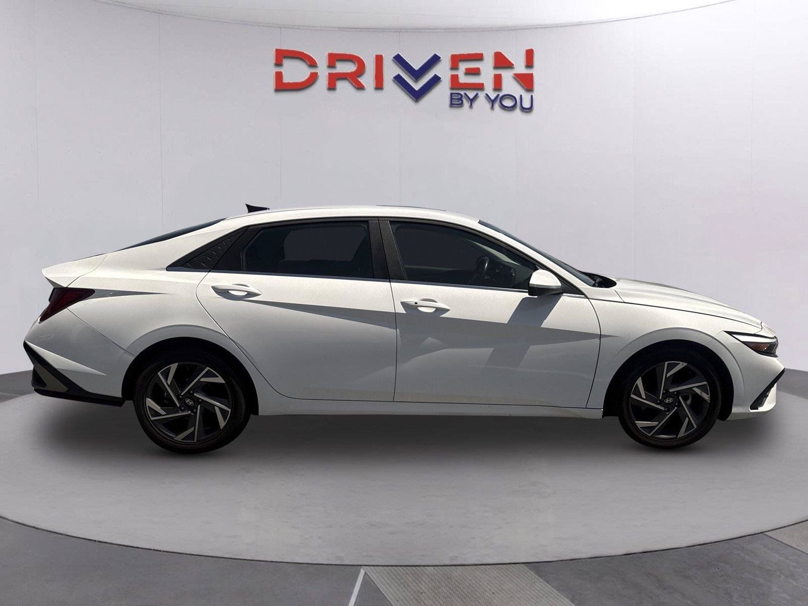 Used 2025 Hyundai Elantra SEL FWD image 3