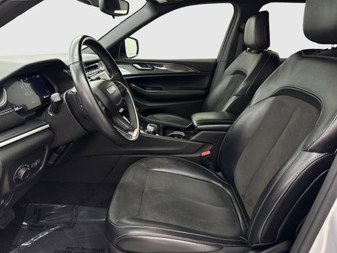Used 2021 Jeep Grand Cherokee L Laredo RWD image 17