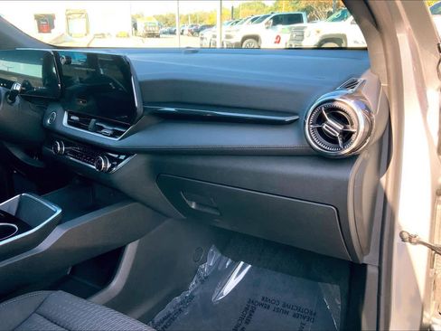 Used 2025 Chevrolet Equinox LT w/ Midnight Edition image 18