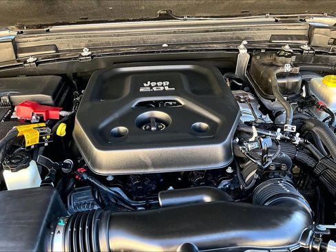 Used 2021 Jeep Wrangler Unlimited Rubicon AWD/4WD image 36