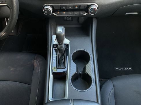 Used 2025 Nissan Altima 2.5 SV FWD image 15