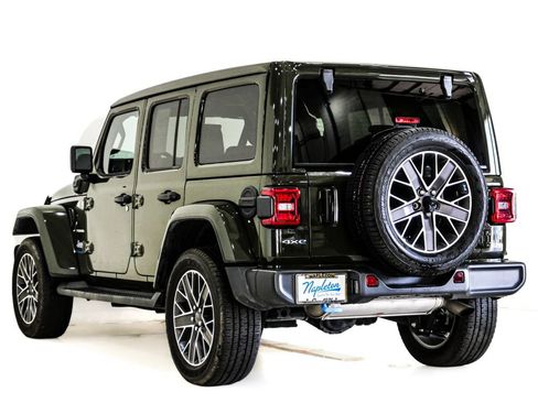 Used 2023 Jeep Wrangler Unlimited Sahara w/ Cold Weather Group AWD/4WD image 9