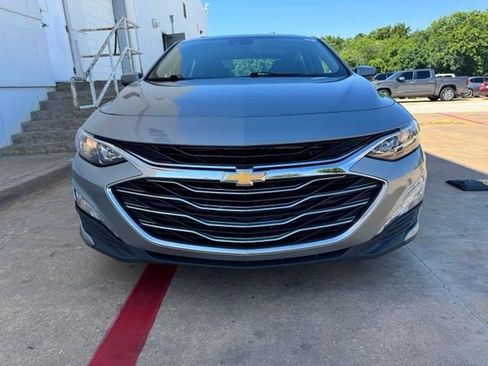 Used 2024 Chevrolet Malibu LT FWD image 2