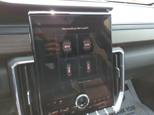 Used 2024 GMC Acadia Denali AWD/4WD image 32