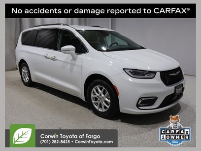 Used 2021 Chrysler Pacifica Touring-L w/ Uconnect Theater Family Group