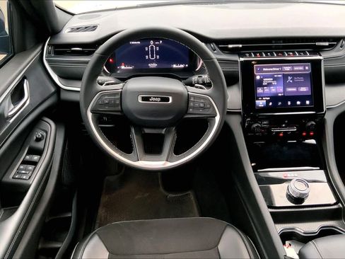 Used 2024 Jeep Grand Cherokee L Laredo image 10