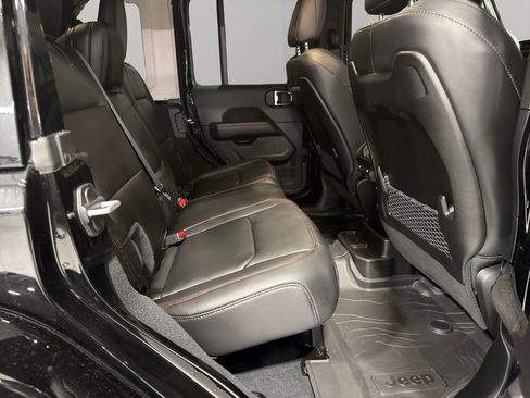 Used 2025 Jeep Wrangler Unlimited Rubicon image 19