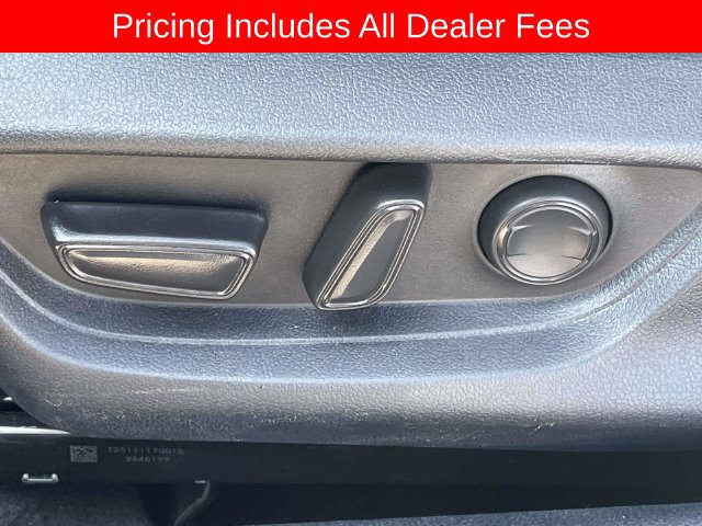 Used 2025 Toyota Camry XSE FWD image 17