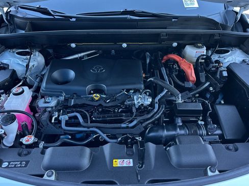 Used 2024 Toyota Venza XLE image 24