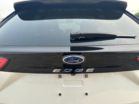 Used 2022 Ford Edge Titanium w/ Equipment Group 301A AWD/4WD image 8