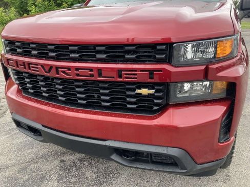 Used 2020 Chevrolet Silverado 1500 Custom w/ Custom Value Package AWD/4WD image 9