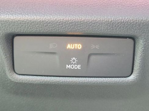 New 2026 Volkswagen Tiguan SE FWD image 30