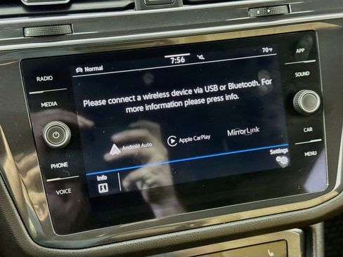 Used 2023 Volkswagen Tiguan SE AWD/4WD image 2