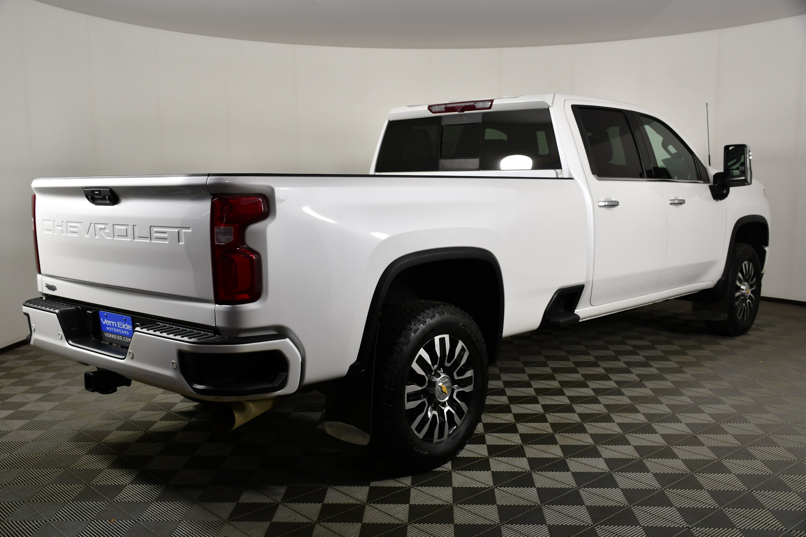 Used 2022 Chevrolet Silverado 3500 High Country w/ Safety Package II AWD/4WD image 6