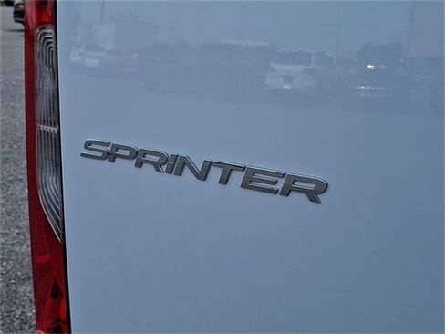 Used 2025 Mercedes-Benz Sprinter 2500 image 9