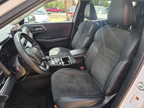 Used 2023 Mitsubishi Outlander SE FWD image 13