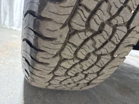 Used 2024 Toyota Tacoma TRD Off-Road image 40