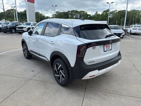 New 2026 Nissan Kicks SV w/ SV Premium Package FWD image 5