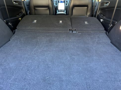 Used 2023 Ford Edge SEL image 17