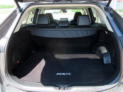 Used 2022 Toyota RAV4 Limited AWD/4WD image 10