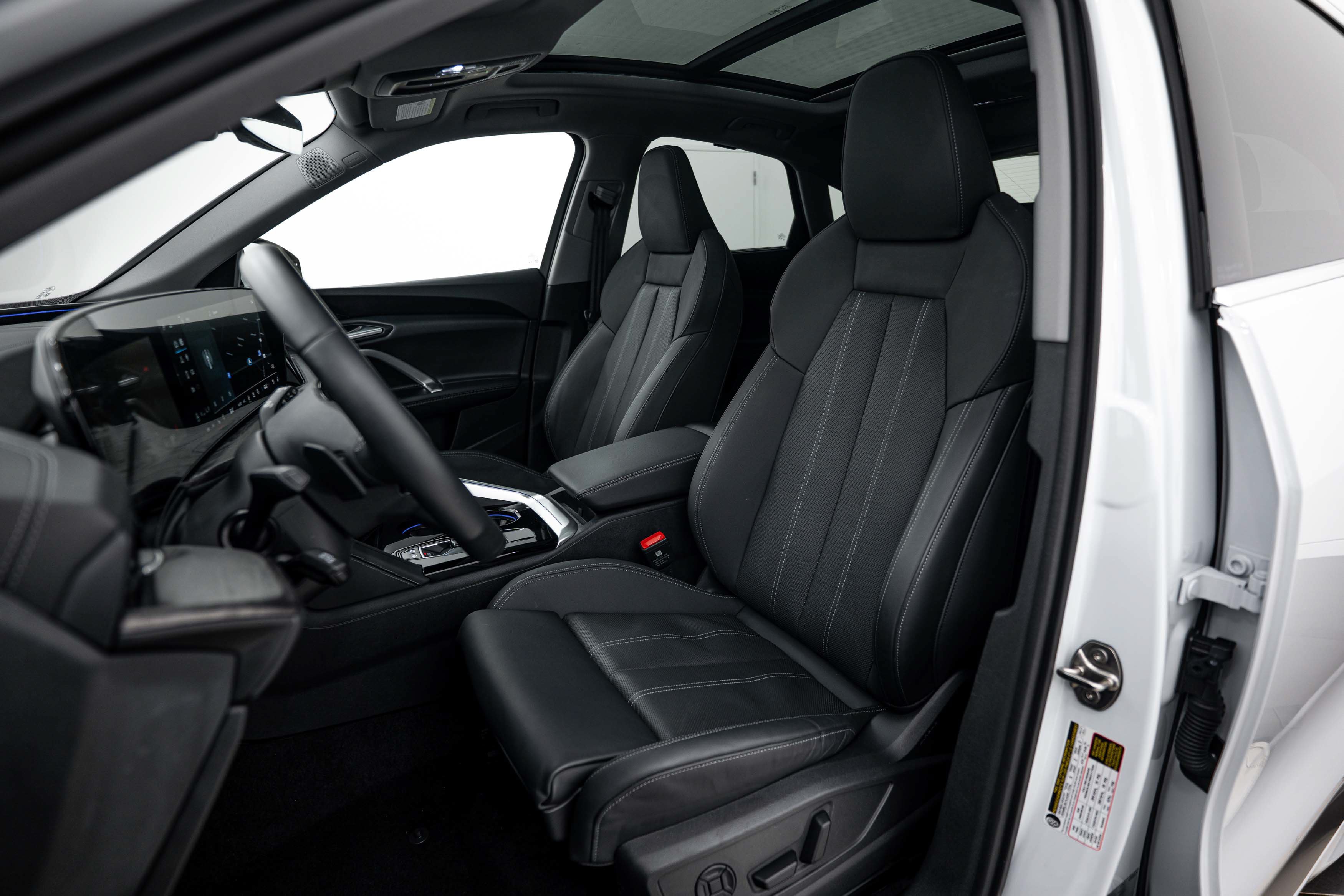 Used 2025 Audi Q5 Premium Plus w/ Premium Plus AWD/4WD image 15
