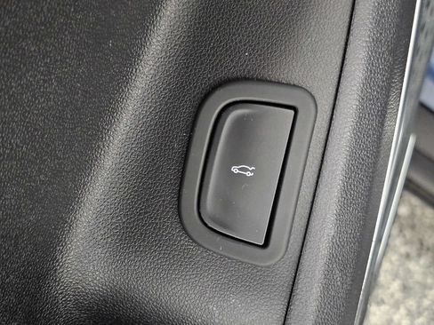 Used 2025 Buick Enclave Preferred FWD image 34