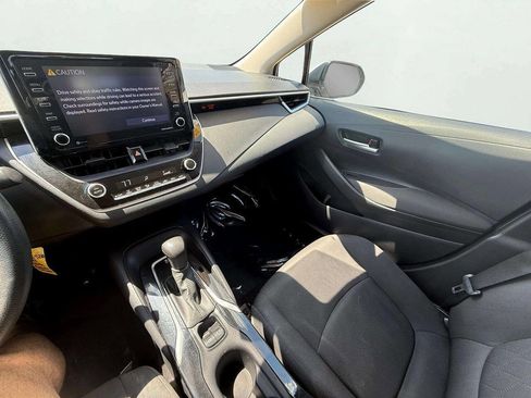Used 2021 Toyota Corolla LE image 19