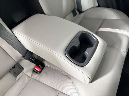 Used 2025 Toyota Camry SE image 42