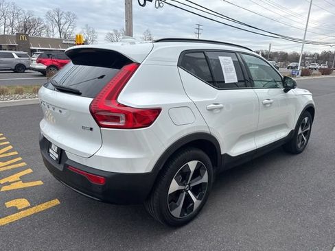 Certified 2025 Volvo XC40 B5 Plus AWD/4WD image 5