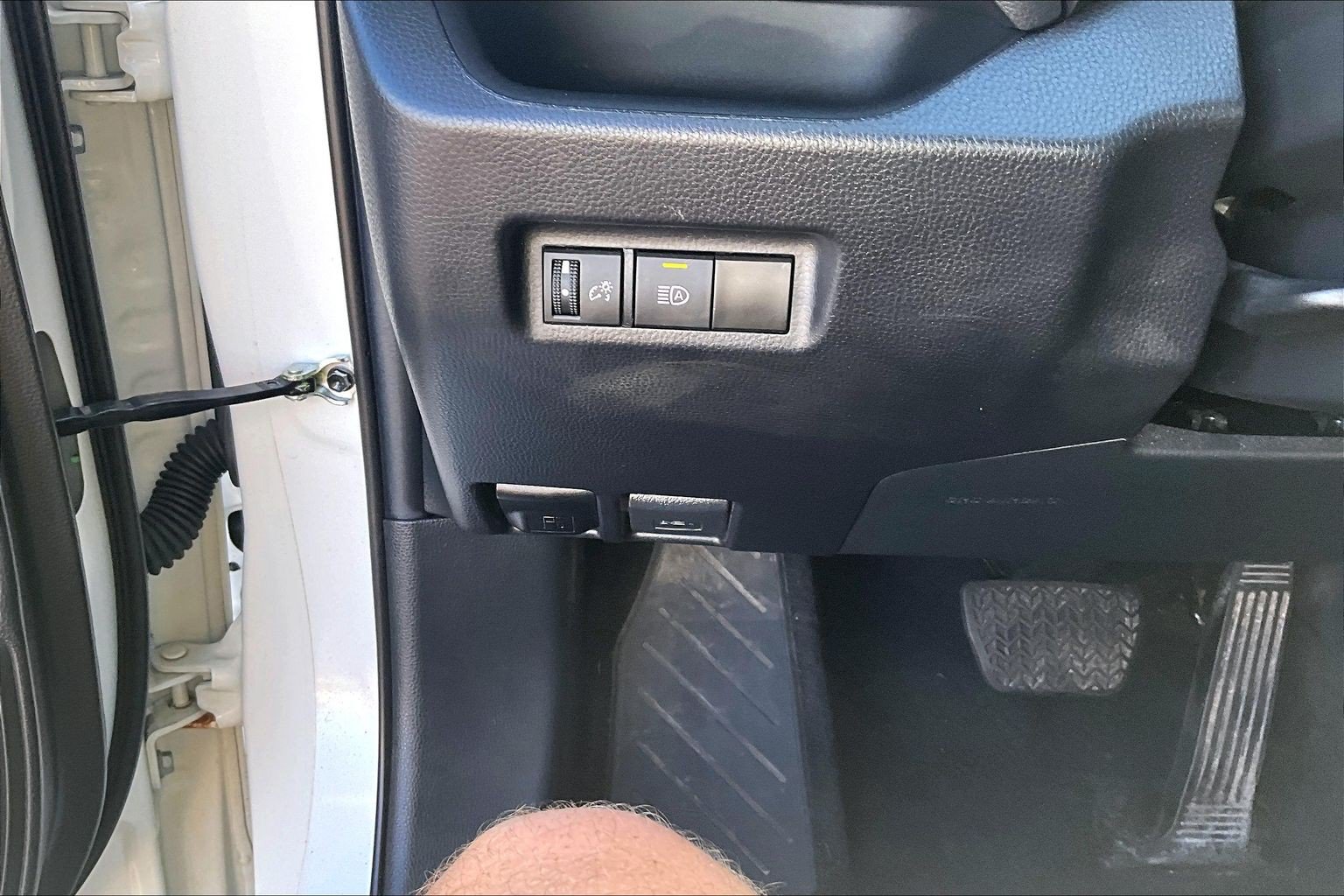 Used 2022 Toyota RAV4 LE w/ Carpet Mat Package (TMS) FWD image 34