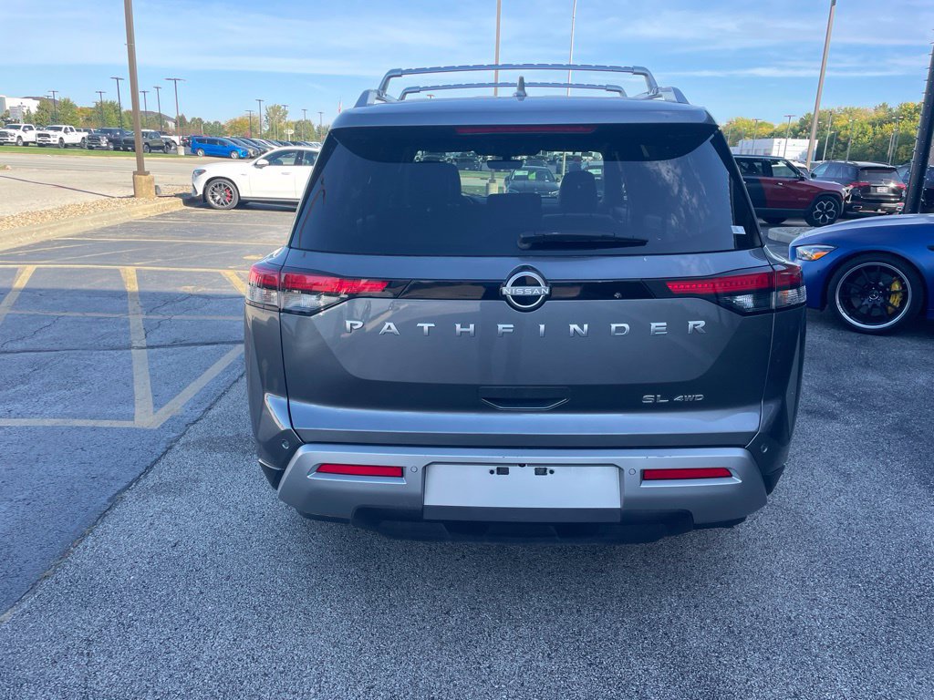Used 2025 Nissan Pathfinder SL AWD/4WD image 10